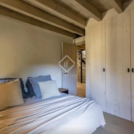 Con Chimenea Villa Age