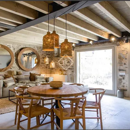 Con Chimenea Villa Age